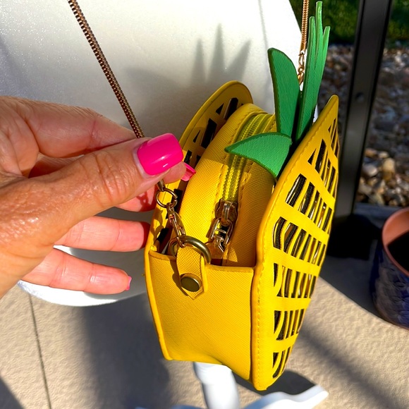 Pineapple Crossbody pocketbook. P.B.1 - Picture 4 of 10
